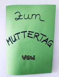 Ein grüne Karte 'Zum Muttertag von ...'