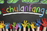 Schulanfang bunte Kinderhände